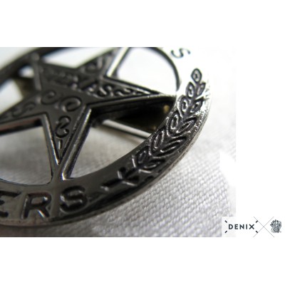 Insignia 102